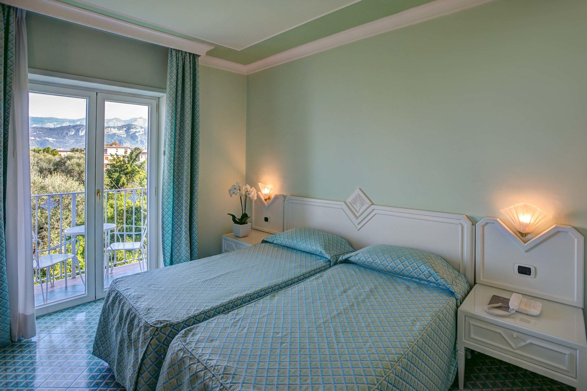 Grand Hotel Riviera Сорренто Экстерьер фото