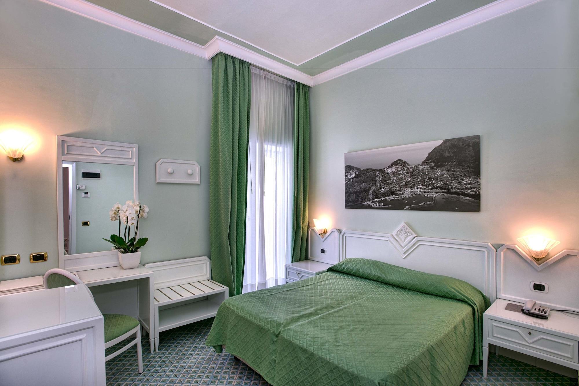 Grand Hotel Riviera Сорренто Экстерьер фото